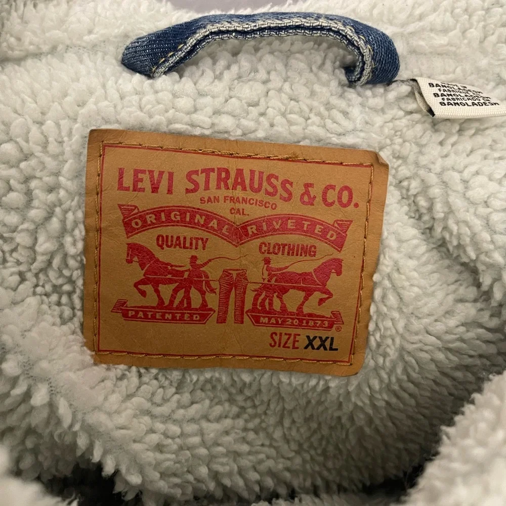 Levi's Classic Blue Denim Jacket with Sherpa Collar - Picture 4 of 4